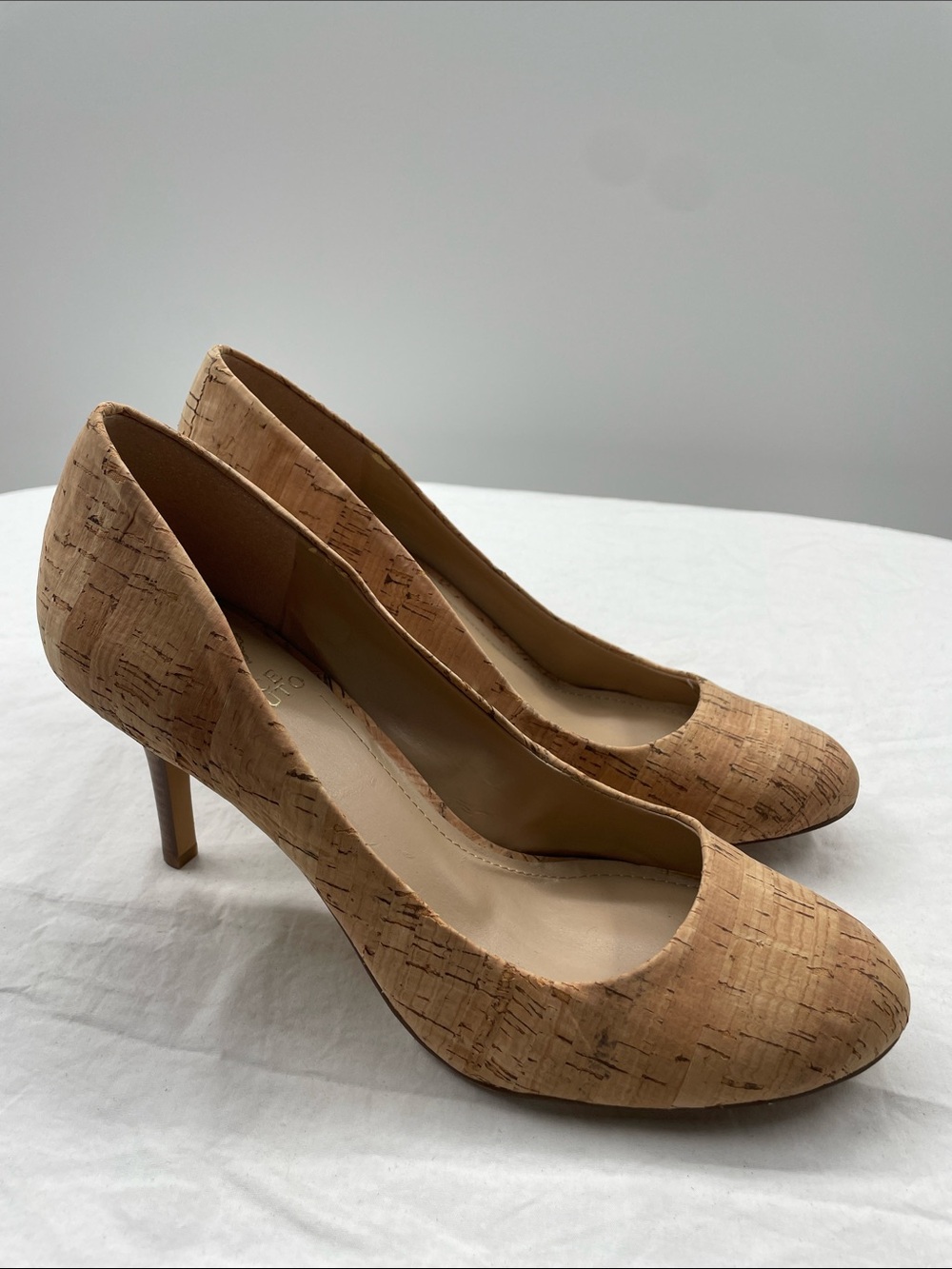 Vince Camuto Cork-Look Tan Pumps. 9M.